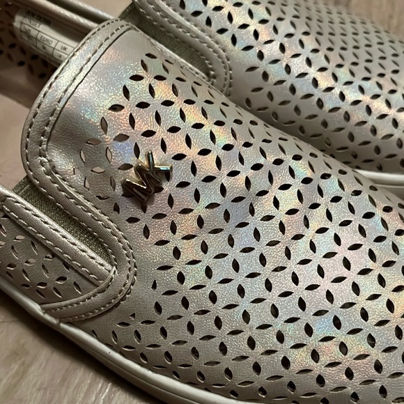 Michael Kors Rose Gold Olivia slip on shoes. Kids size 5/ women’s size 7.5 - Picture 3 of 7